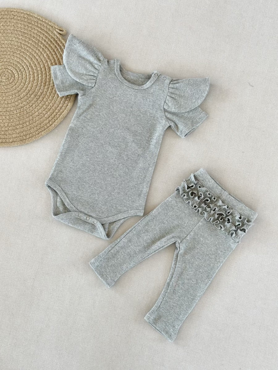 AW2024 Baby Baby Bodysuit Baby Bottoms Baby Cotton Set Baby Set Back to School Kids Clothes Cotton Cotton Set Google new School Ribbed Cotton Flutter Sleeve Bodysuit and Ruffle Bum Leggings Set Isla + Bo